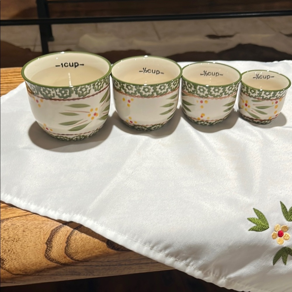Floral Green and White Measuring Cups Set